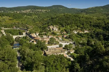 Le village charmant de Coux en Ardèche !