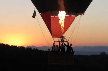 Hot-air balloon flight with MONTGOLFIÈRES & Cie