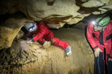 Spéléologie, découvrez l'Aventure en Famille à la Grotte Saint-Marcel