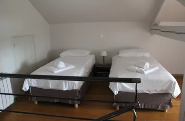 Deux petits lits