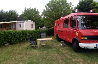 Emplacement ombragé pour Van, camping car caravane de minimum 100m2