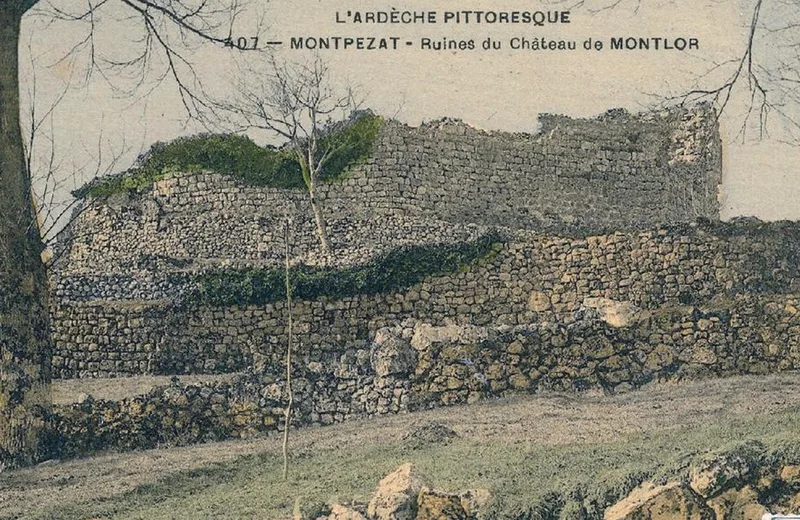 Ancienne carte postale des ruines du Château de Montlaur ©mairiemontpezatsousbauzon