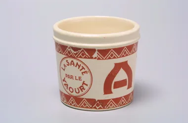 Pot de yaourt, faïence, vers 1930
