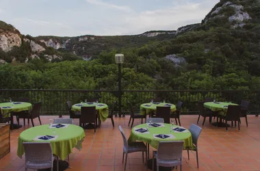 Terrasse panoramique du restaurant Domaine des Blachas