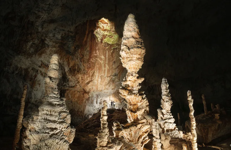 Visites en anglais de l’Aven d’Orgnac – English guided tour of the cave