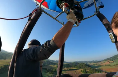 Hot-air balloon flight in the Drôme des collines – VIP package