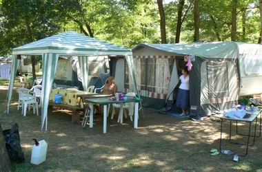 Camping les Acacias - Uzer