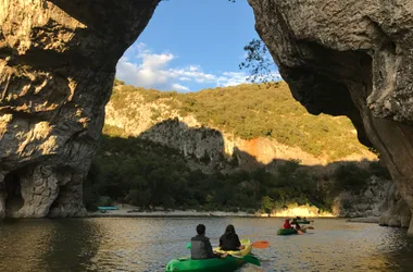 L’aventure en canoë kayak au cœur de l’Ardèche.