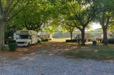 Aire Camping-cars La Roche-de-Glun – l’Hermitage au fil du Rhône