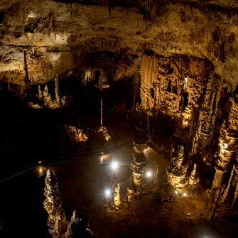 Caving : panoramic descent at the Aven d’Orgnac