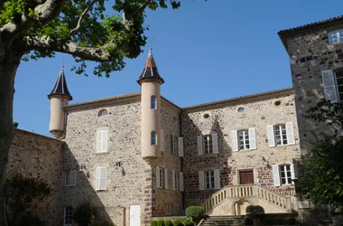 Thueyts - Cour du château de Blou 3©Maëva-Lopez