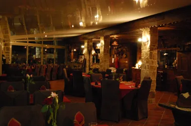 Restaurant-lOustaou-Camping-les-Truffieres