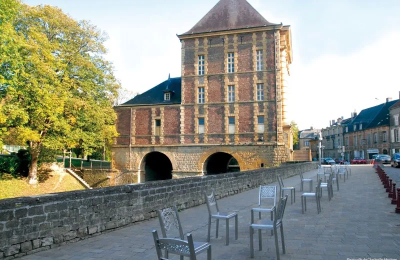 1084-Stühle-old-moulin-musée-rimbaud-credit-ville-charleville-mezieres