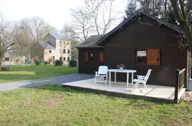 Mon Chalet en Ardennes, chalet dans le village médiéval de Hierges, proche Meuse avec Voie Verte. Accueil Motards