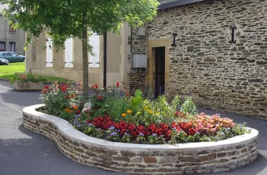 NEUFMANIL, Village Fleuri “2 Fleurs”