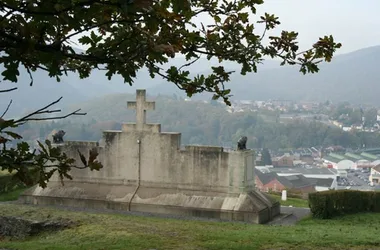 Le Monument aux Morts du Maquis des Manises et le Calvaire des Manises