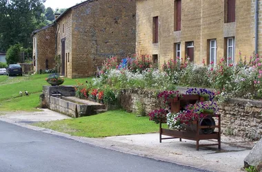 SURY, Village Fleuri “3 Fleurs”