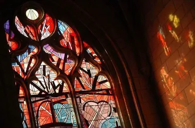 Guided tour of the Basilica of Mézières, its stained glass windows and the treasure of sacred art