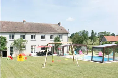 Gite de La Croisette, maison avec piscine privée chauffée, proximité Sedan, Verdun, Belgique