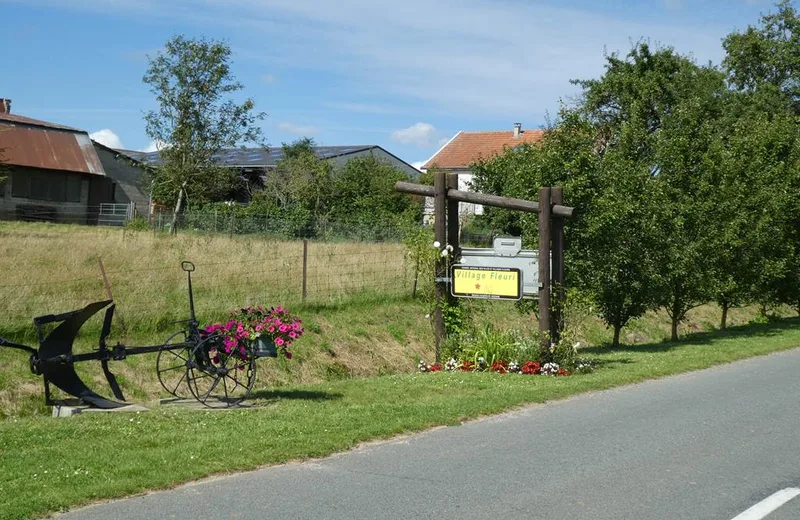 TREMBLOIS-LÈS-CARIGNAN, Village Fleuri “2 fleurs”