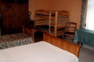 room 3 beds + bunk bed
