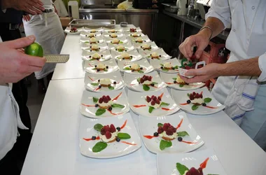 preparing several plates