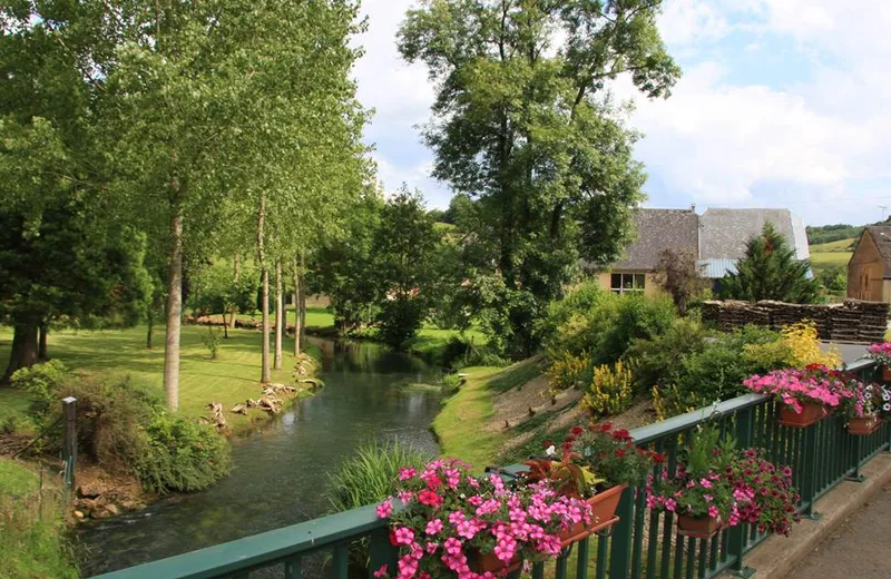 VAUX VILLAINE, Village Fleuri “4 Fleurs”