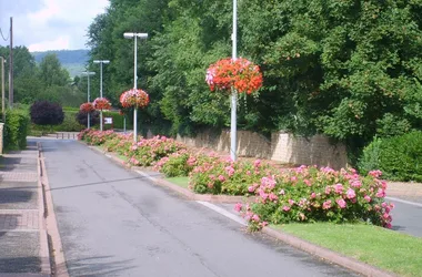 BALAN, Village Fleuri “3 Fleurs”