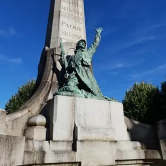 Visite guidée à Sedan : Se souvenir des morts de la Grande Guerre