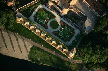 アルビのベルビ宮殿の庭園、空撮とタルン川の岸辺