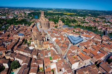 Luchtfoto van de bisschoppelijke stad Albi
