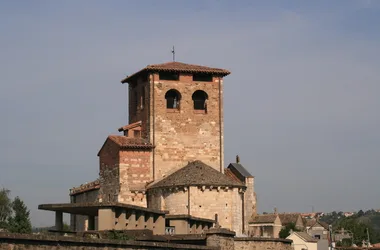 Quadratischer Turm der Kirche Saint-Michel_lescure d'albigeois