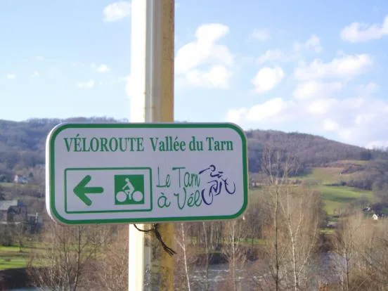 Ruta ciclista del valle del Tarn, de Albi a Saint-Sulpice (Véloroute V85)
