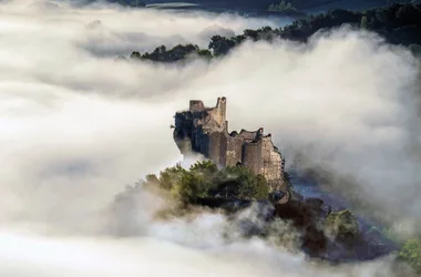 Festung in den Wolken