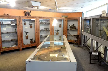 Laguiole-messenmuseum, vervalste voorwerpen en snijgereedschappen