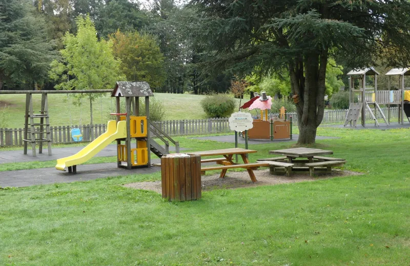 Aire de pique-nique du plan d’eau de Ste-Geneviève-sur-Argence