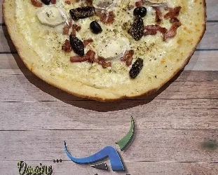 Pizza de queso de cabra con ciruelas pasas 2024