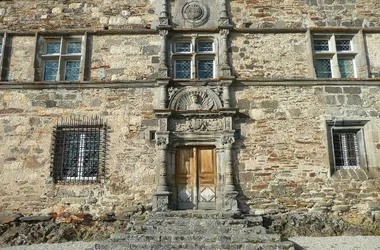 Porta della facciata Château de Messilhac