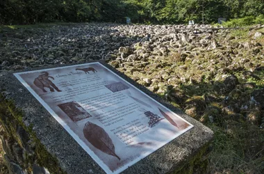 Sentier de l’imaginaire – Du Magma à la pierre ” Le parcours de la coulée de lave”