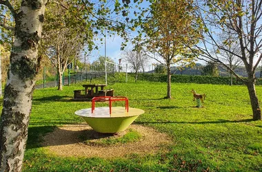 Campouriez speeltuin picknickplaats