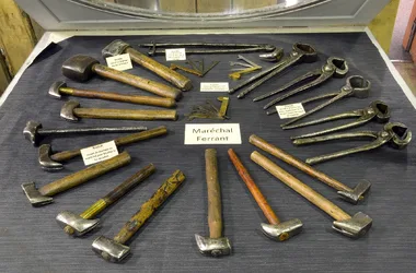 Museo dei coltelli Laguiole, oggetti forgiati e utensili da taglio