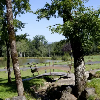 Sentier de l’imaginaire – Du Magma à la pierre ” Le parcours de la Fage”