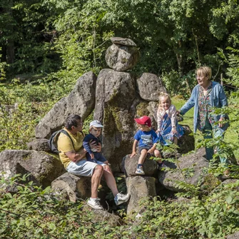 Sentier de l’imaginaire – Du Magma à la pierre ” Le parcours de la coulée de lave”