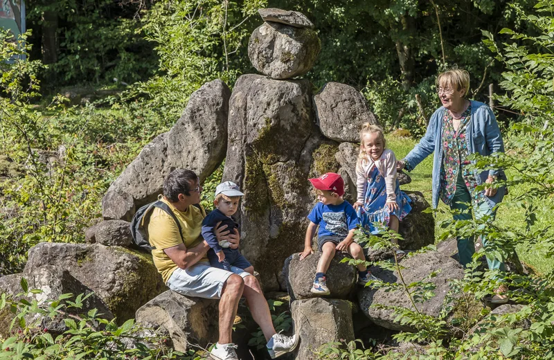 Sentier de l’imaginaire – Du Magma à la pierre ” Le parcours de la coulée de lave”