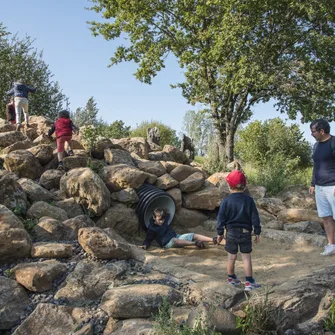 Sentier de l’imaginaire – Du Magma à la pierre ” Le parcours de la Fage”