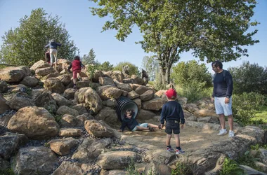 Sentier de l’imaginaire – Du Magma à la pierre ” Le parcours de la Fage”