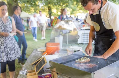 Le p’tit marché nocturne à Thérondels – Concert “les marchands d’cailloux”