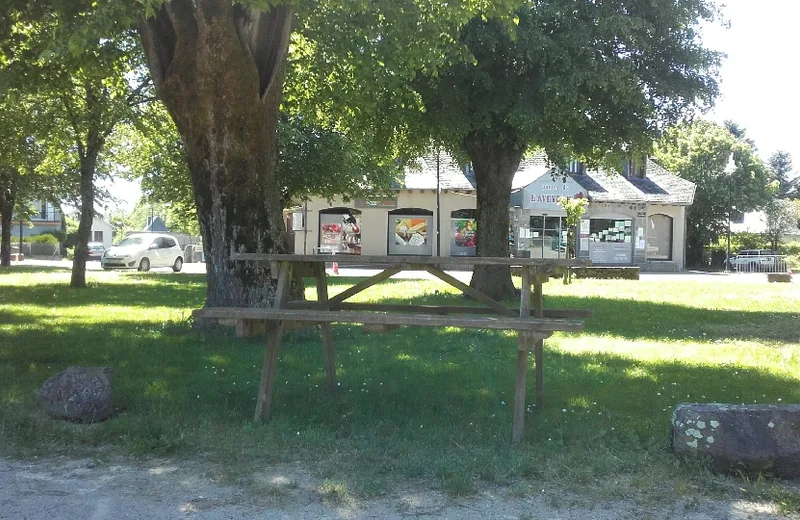 Picknickplaats op het Place des Tilleuls