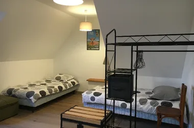 Dormitorio 3: 1 cama doble y 2 camas individuales