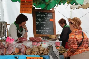 L’Aubrac en Transhumance, au village d’Aubrac (groupes)